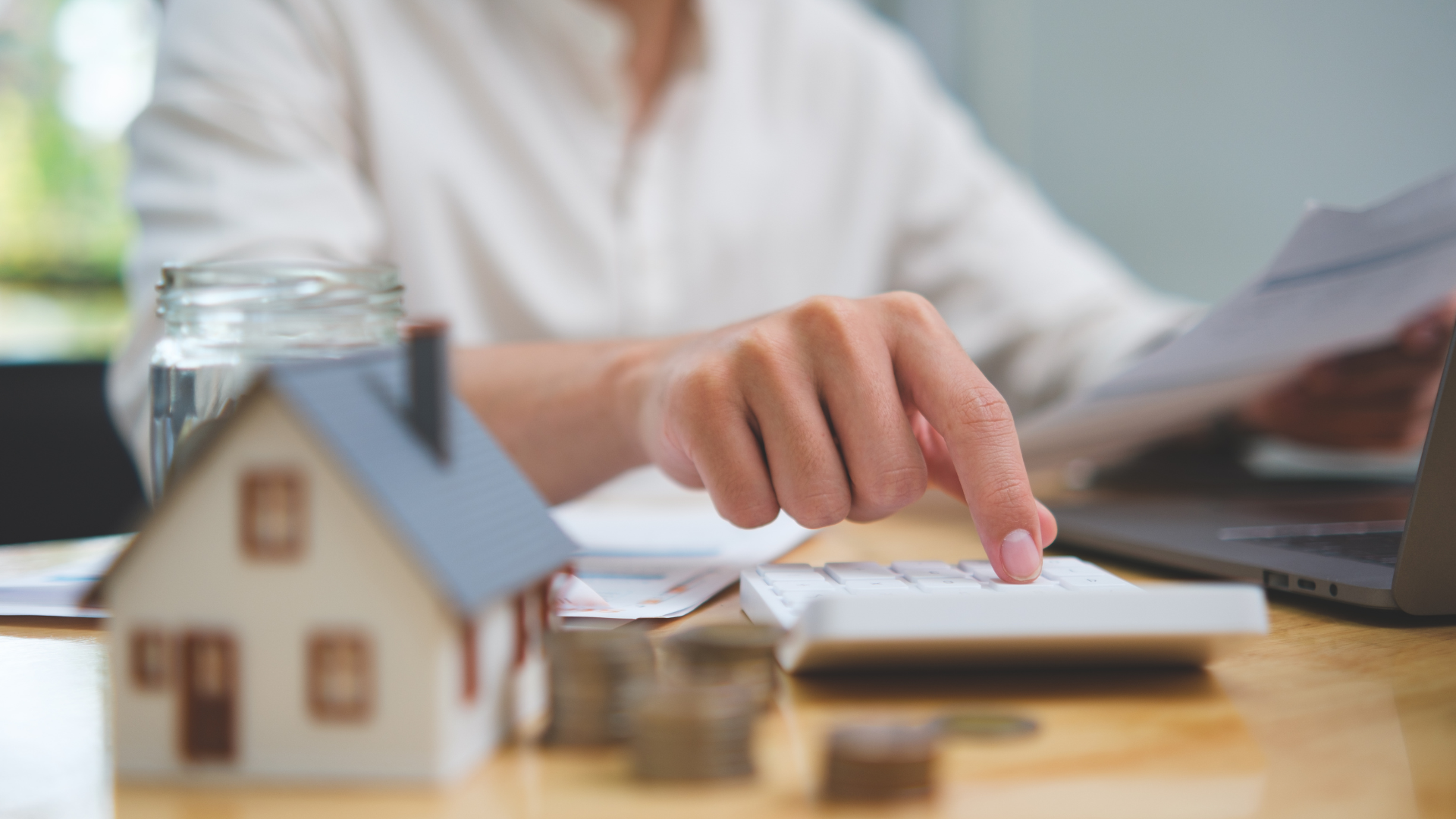 Homeowner calculating property taxes claimable on annual income tax return